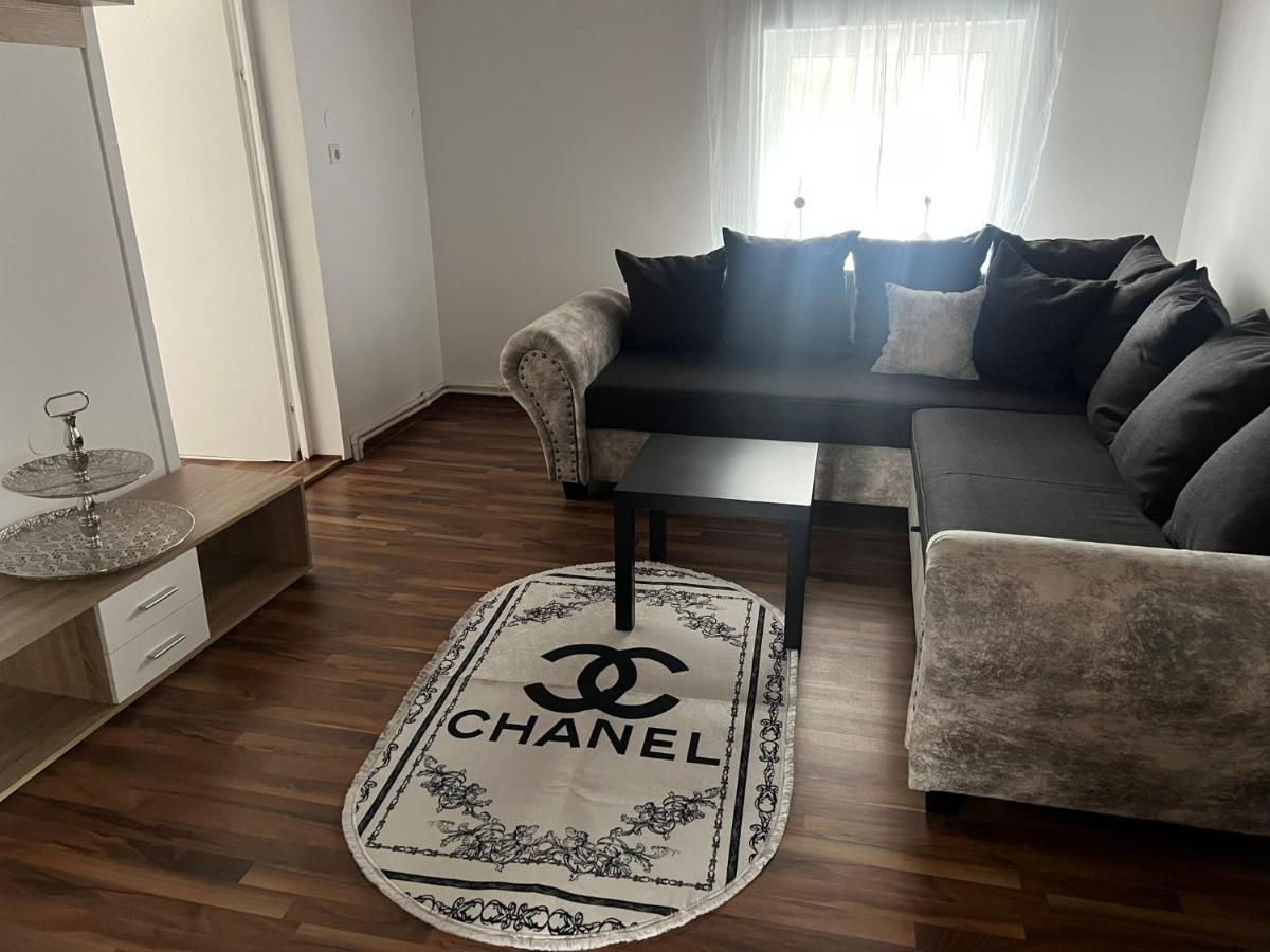 Apartment C&c *